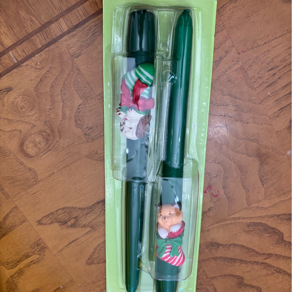 Avon "Stocking Surprise" Bayberry Fragranced Taper Candles 1982 dog and cat‎